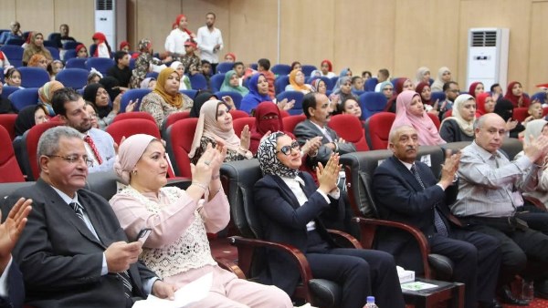 رئيسة القومي للطفولة تزور الوادى الجديد