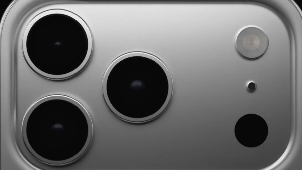 أبل تواصل معركتها القانونية ضد جون بروسير والأخير يرد بتسريبات جديدة عن iPhone 17 Pro