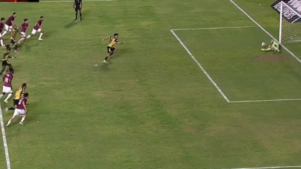 تصدى محمد بسام لركلة الجزاء