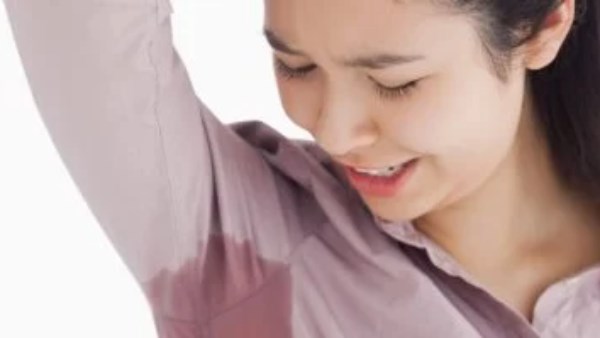 خطوات للتخلص من رائحة العرق الكريهة خلال الصيف 