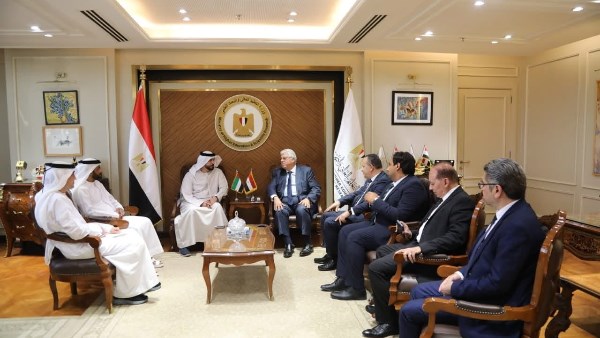 وزير التعليم العالي يبحث الموقف التنفيذي لفرع جامعة الإسكندرية بأبوظبي مع مسؤول إماراتي
