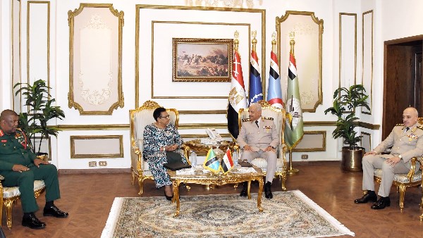 لقاء وزير الدفاع 