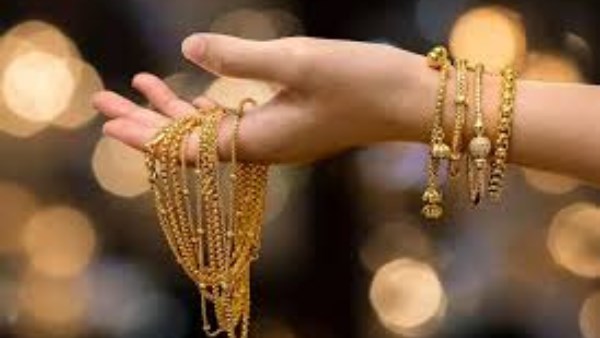 الذهب يتراجع عالميا مع ارتفاع الدولار رغم القلق بشأن استقلالية الفيدرالي الأميركي