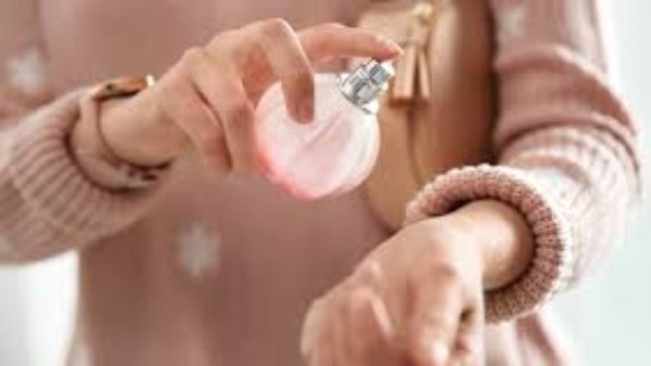 حكم خروج المرأة بالعطر 
