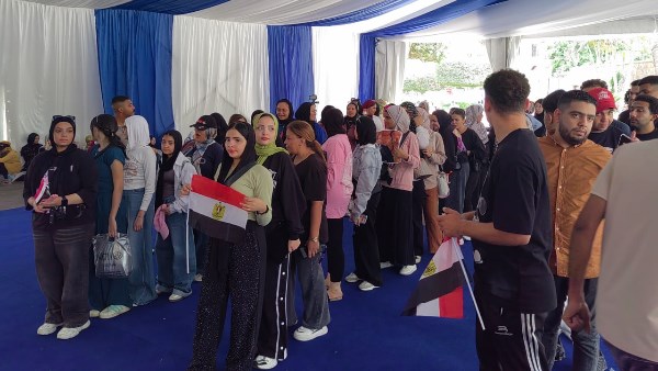  توافد الناخبين للتصويت في لجنة مدرسة الشهيد مصطفى يسري عميرة بمصر الجديدة