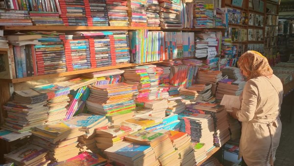 حكم شراء الكتب الخارجية المستعملة لأبنائي لأن سعرها أرخص.. الإفتاء تجيب
