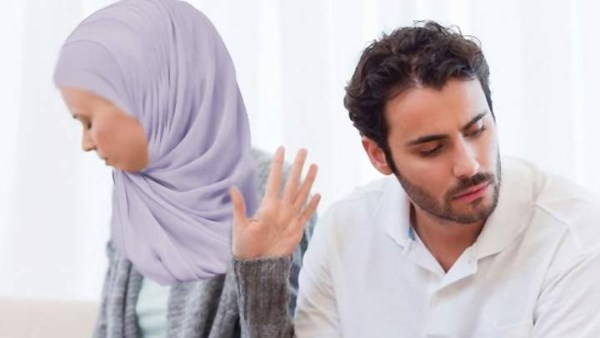 هل تأثم الزوجة إذا امتنعت عن زوجها بسبب سوء معاملته