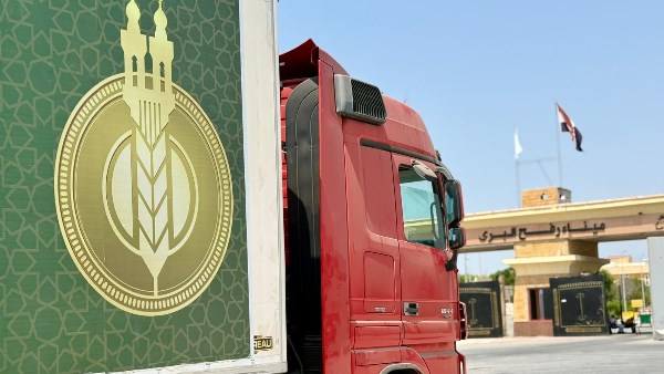 بتوجيهات شيخ الأزهر.. دخول قافلة «بيت الزكاة والصدقات» الإغاثية الـ 11 إلى أهالينا في غزة |صور