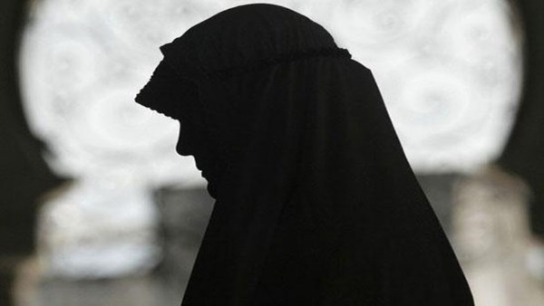هل يجوز للمرأة الحائض زيارة القبور
