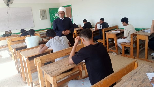 قطاع المعاهد يتابع امتحانات الثانوية الأزهرية للاطمئنان على الانضباط.. صور