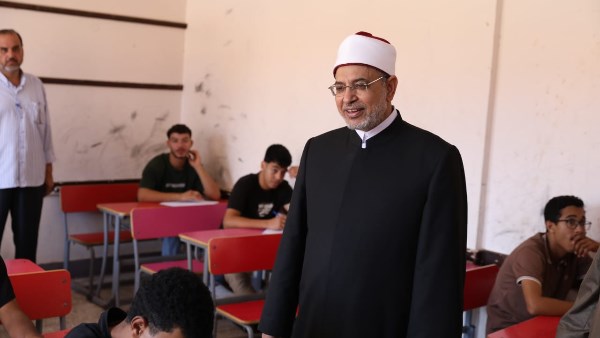 رئيس جامعة الأزهر يتفقد لجان امتحانات الدور الثاني في الشهادة الثانوية الأزهرية