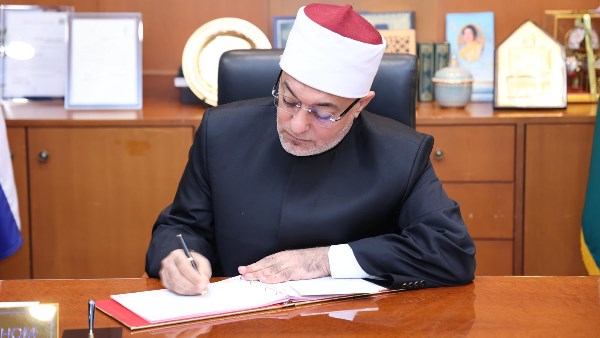 مفتي الجمهورية يلتقي شيخ الإسلام في تايلاند