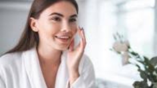 طرق طبيعية لنفخ الخدود بدون فيلر.. نتائج مضمونة ومظهر شباب
