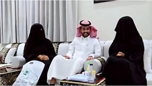 زوجة أولى تنقذ حياة ضرتها وتشاركه في التبرع لها بالأعضاء
