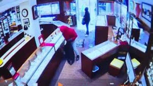 تفاصيل سرقة محل المجوهرات في سياتل
