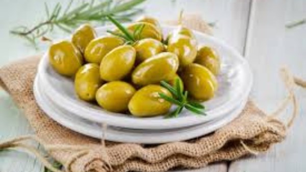 طريقة تخليل الزيتون الأخضر التفاحي