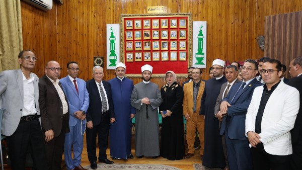 وزير الأوقاف يزور كليات الأزهر ويُرحب بالوفد الإندونيسي في الشريعة والقانون.. صور