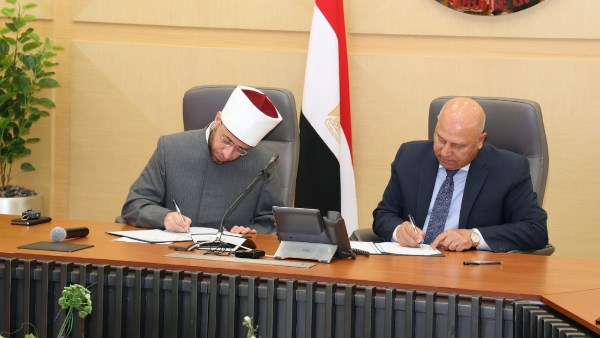 النقل والأوقاف يتفقان على تعزيز الوعي بأخلاقيات استخدام الطرق ووسائل المواصلات