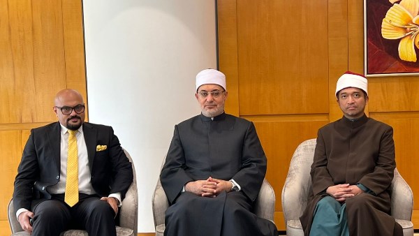 مفتي الجمهورية خلال زيارة ماليزيا