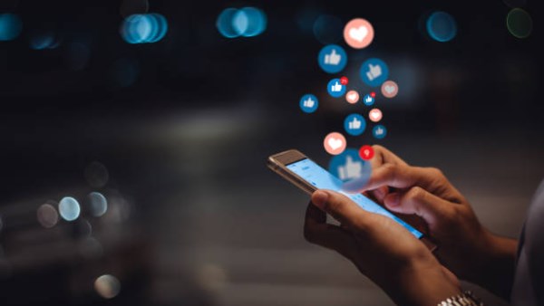 حكم نشر ومشاركة البلوجر للمقاطع غير الأخلاقية.. دار الإفتاء تجيب
