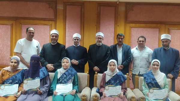 الأزهر يعلن عن أول خمس فتيات يختمن القرآن في جلسة واحدة