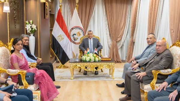 وزير الدولة للإنتاج الحربى  وسفير الهند بالقاهرة يبحثان سبل تعزيز التعاون المشترك