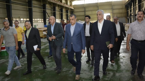 وزير الإنتاج الحربي يتفقد مصنع 100 الحربي