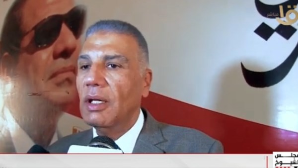 محافظ أسوان: توفير كافة سبل الراحة للمواطنين داخل اللجان