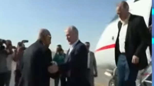 وصول وفد من مجلس الشيوخ الأمريكي إلى مطار العريش