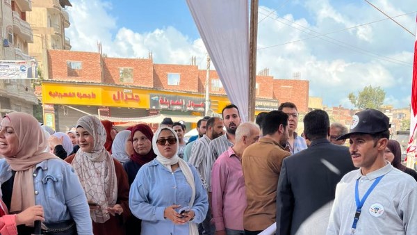 وفد من مستشفي الحسينية المركزي