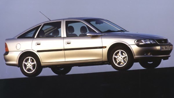 أوبل فيكترا موديل 1997