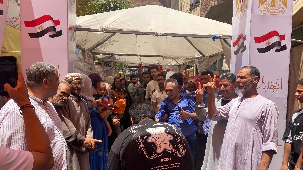 توافد مئات الناخبين على لجان أبو النمرس عقب الاستراحة بانتخابات الشيوخ.. صور