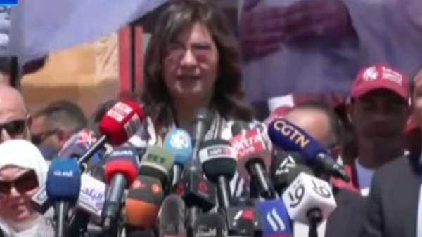 السفيرة نبيلة مكرم 