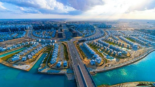 خبير: العلمين الجديدة تجذب أعدادًا كبيرة من السائحين الأجانب هذا العام