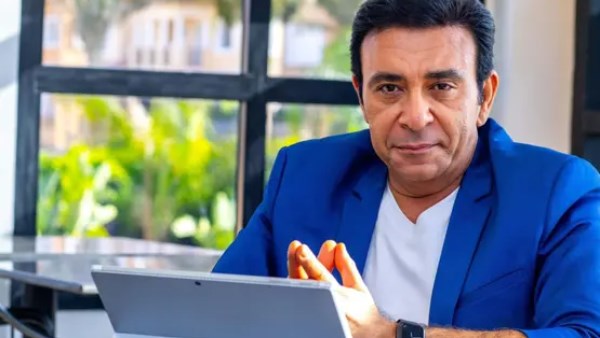 الإعلامي عاطف كامل