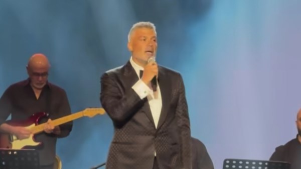 فارس كرم يشعل حفل كازينو لبنان في بيروت