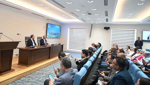 رئيس النواب خلال لقاءه بالمحررين البرلمانين بالمجلس الجديد بالعاصمة الإدارية