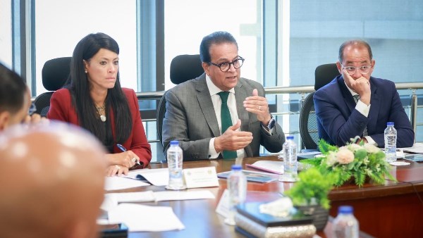 زيادة الاستثمار الدوائي لتلبية الاحتياجات المحلية والتصدير.. ونواب: 91% من الأدوية في السوق تصنع في مصر