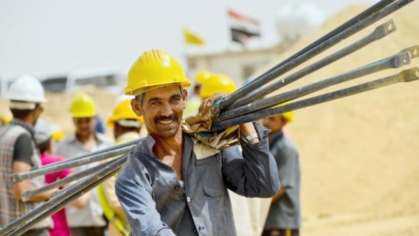 علاوة سنوية 3 % وعقود للعمال تضمن حقوقهم بقانون العمل..التطبيق خلال أيام