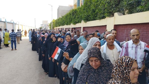 الناخبون يتوافدون على صناديق الاقتراع في انتخابات مجلس الشيوخ بالشرقية