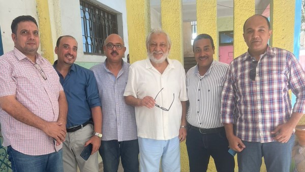 سامح الصريطي، أمين مساعد أمانة الثقافة والفنون بحزب الجبهة الوطنية يدلي بصوته في الانتخابات