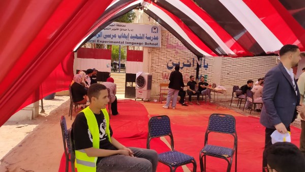 إقبال الناخبين بمنطقة الفردوس حدائق أكتوبر للتصويت في انتخابات الشيوخ 