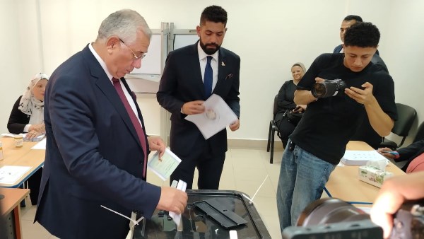 السيد القصير، الأمين العام لحزب الجبهة الوطنية يدلي بصوته في انتخابات الشيوخ 