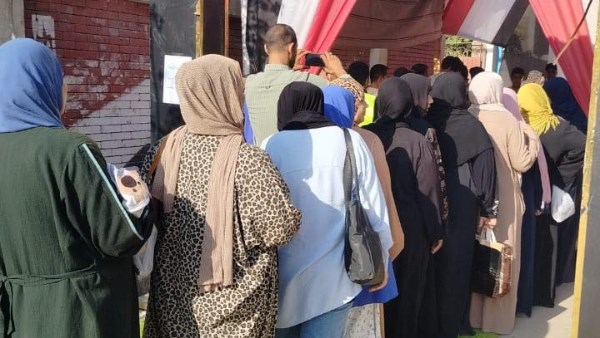 إقبال نسائي أمام اللجان الانتخابية بالقليوبية مع بداية اليوم الثاني لانتخابات مجلس الشيوخ