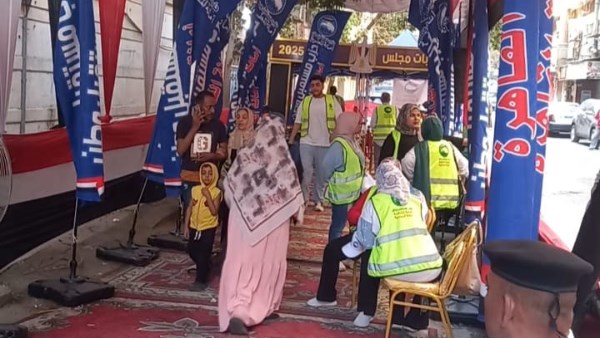 توافد عدد من الناخبين على مدرسة بورسعيد الجديدة بالمطرية للإدلاء بأصواتهم في انتخابات الشيوخ 