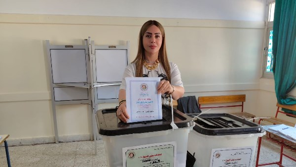 جيهان مديح رئيس حزب مصر أكتوبر تدلي بصوتها في انتخابات الشيوخ 