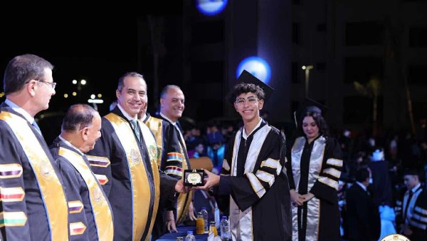 وزير الشئون النيابية 