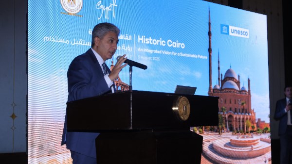 وزير السياحة والآثار 