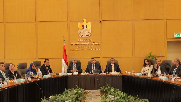 وزير السياحة والآثار 