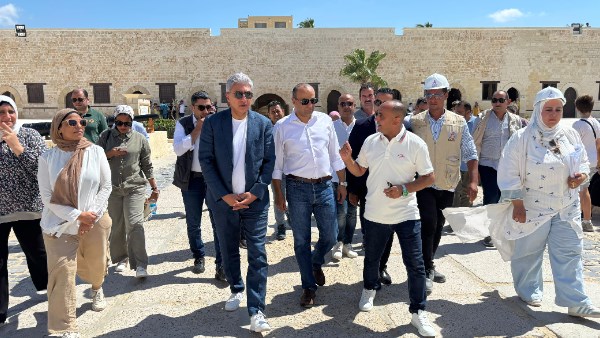 وزير السياحة والآثار 